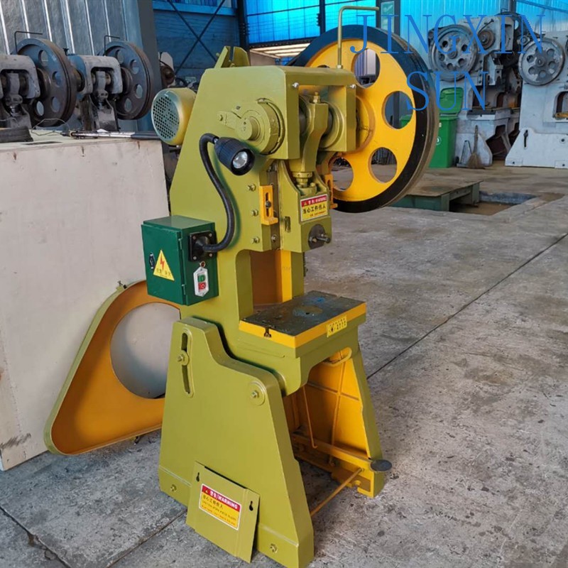 Kleine ponsmachine voor plaatm - Tools For Fabrication Workshop recensie en prijs